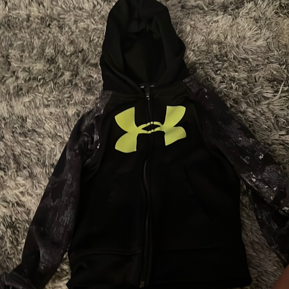 Underarmour boys size 4
